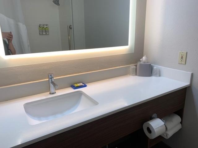 Holiday Inn Express Adrian By Ihg Kültér fotó